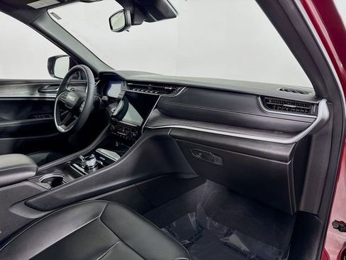 Used 2024 Jeep Grand Cherokee L Limited w/ Black Appearance Package image 31