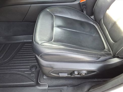 Used 2023 Jeep Grand Cherokee L Limited w/ Black Appearance Package image 18