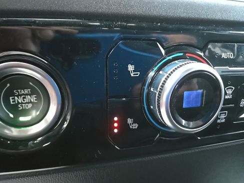 Used 2024 GMC Sierra 1500 Elevation image 25