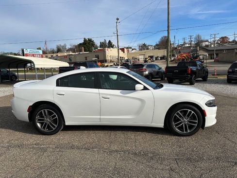 Used 2019 Dodge Charger SXT w/ Plus Group image 8