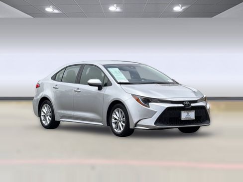 Used 2020 Toyota Corolla LE w/ LE Convenience Package FWD image 6