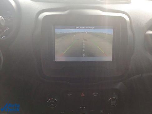 Used 2020 Jeep Renegade Latitude w/ Cold Weather Group image 42