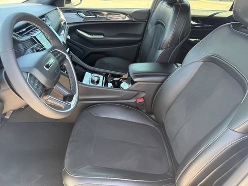 Used 2023 Jeep Grand Cherokee Altitude RWD image 13
