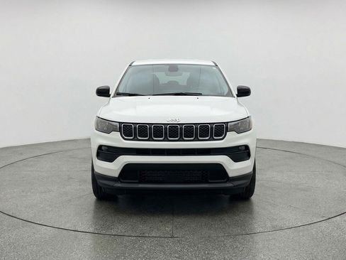 Used 2025 Jeep Compass Latitude image 2