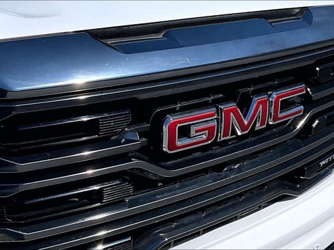 Used 2023 GMC Sierra 1500 AT4 w/ AT4 Premium Package AWD/4WD image 39