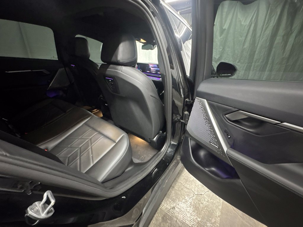 Used 2025 BMW i5 eDrive40i w/ Premium Package RWD image 9