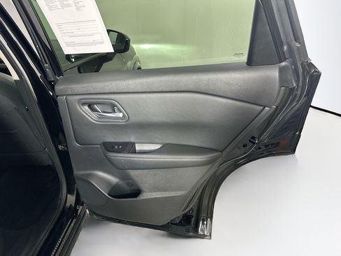 Used 2025 Nissan Rogue SV FWD image 29