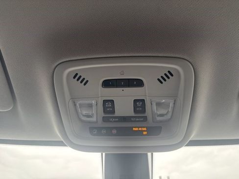 Used 2020 Chevrolet Traverse LT w/ LT Premium Package image 31