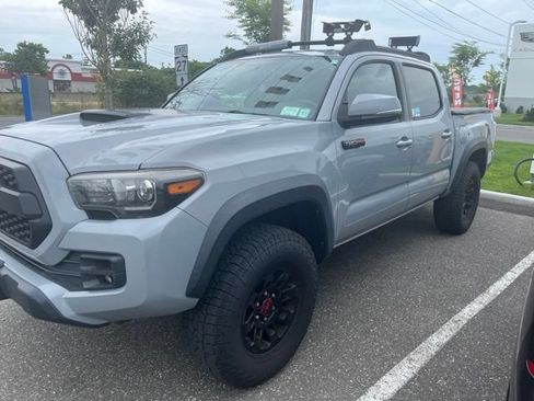 Used 2017 Toyota Tacoma TRD Pro AWD/4WD image 2