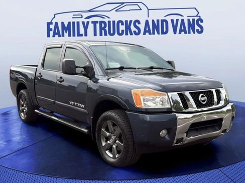 Used 2015 Nissan Titan SV w/ SV Value Truck Package image 5