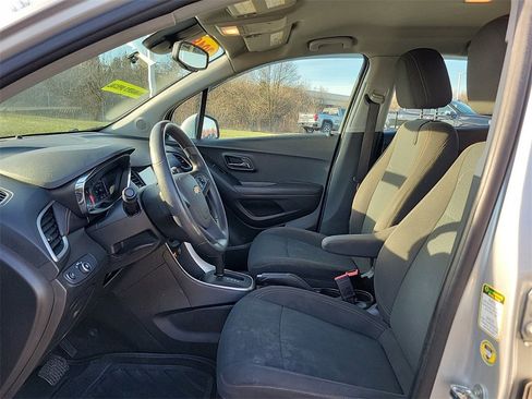 Used 2018 Chevrolet Trax LS image 15