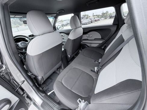 Used 2016 Kia Soul FWD image 11