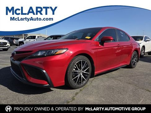 Used 2021 Toyota Camry SE w/ Convenience Package image 1