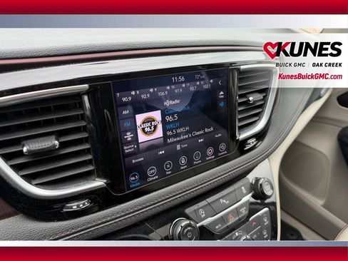 Used 2020 Chrysler Pacifica Limited FWD image 19