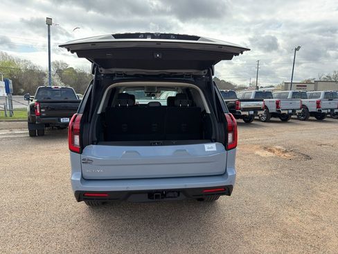 New 2026 Ford Expedition Active RWD image 6