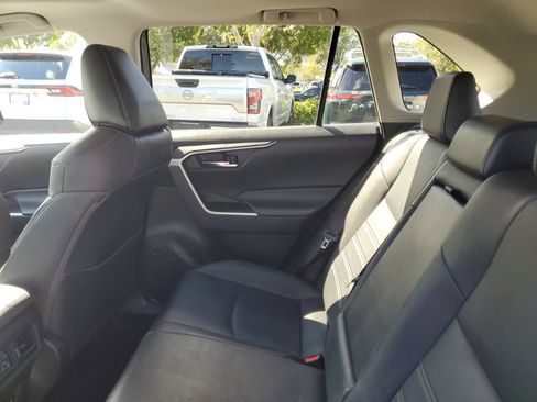 Used 2021 Toyota RAV4 XLE Premium image 14