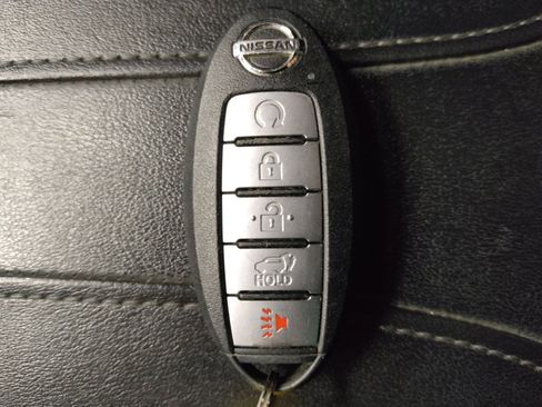 Used 2020 Nissan Rogue SV FWD image 32