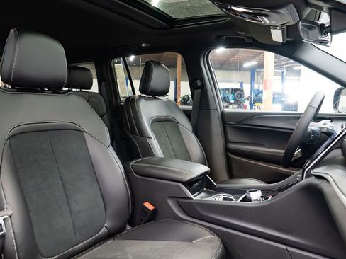 New 2025 Jeep Grand Cherokee 4WD image 31
