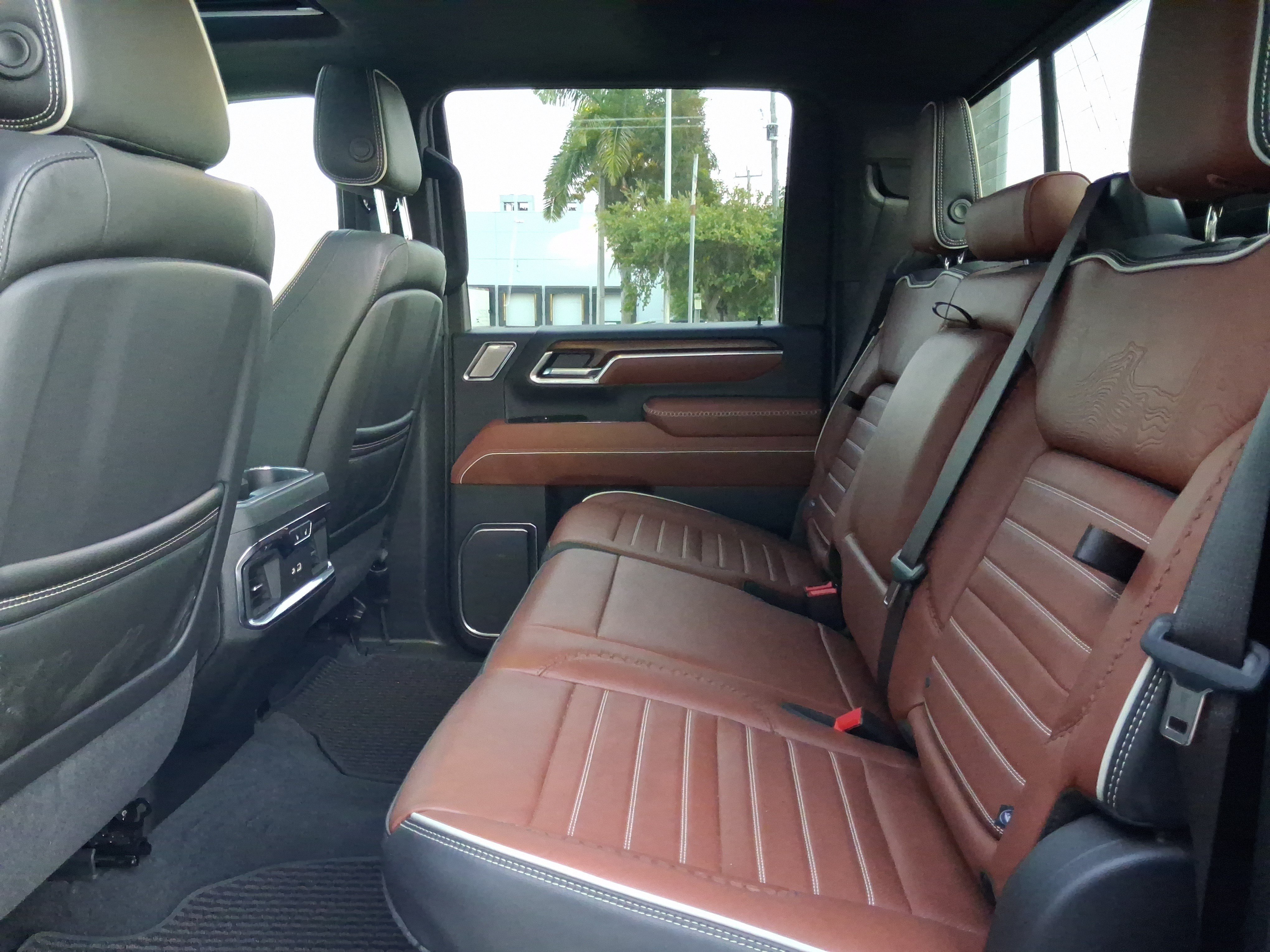 Used 2025 GMC Sierra 2500 Denali Ultimate AWD/4WD image 6