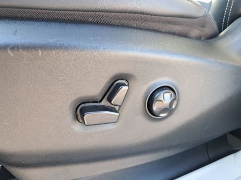 Used 2024 Chrysler Pacifica Touring-L image 14