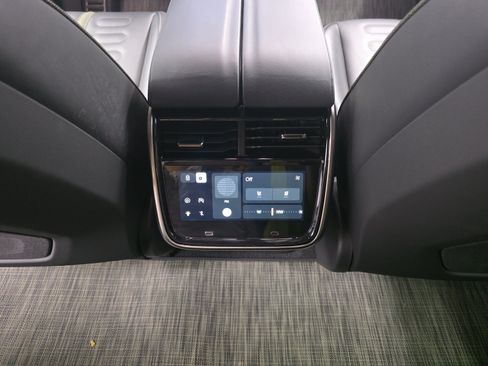 Used 2024 Rivian R1S Adventure AWD/4WD image 30