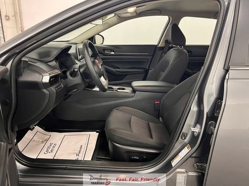 Used 2025 Nissan Altima 2.5 SV FWD image 31
