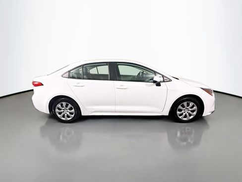 Used 2022 Toyota Corolla LE image 11