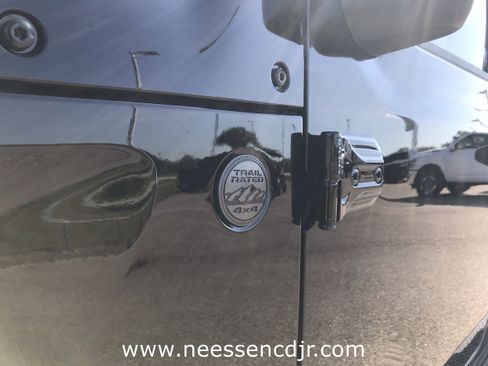 New 2025 Jeep Gladiator Sport image 4