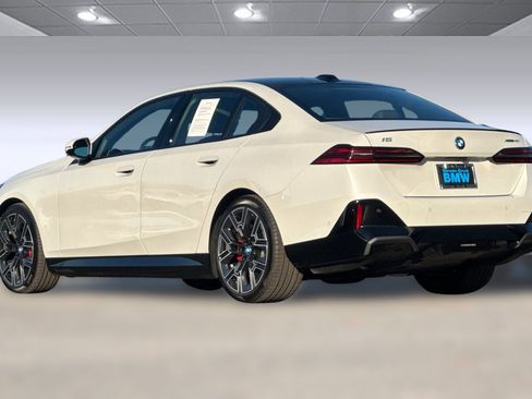 Used 2025 BMW i5 xDrive40 image 3