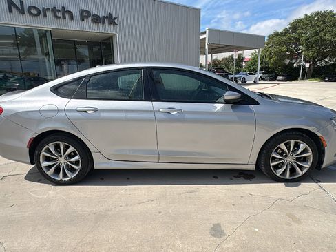 Used 2015 Chrysler 200 S FWD image 6