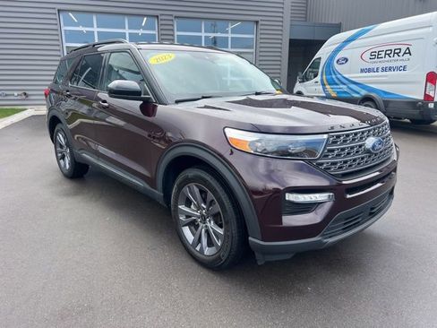 Used 2023 Ford Explorer XLT w/ Equipment Group 202A AWD/4WD image 3