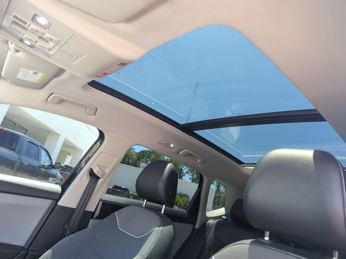 Used 2023 Volkswagen Taos SE w/ Panoramic Sunroof Package FWD image 28