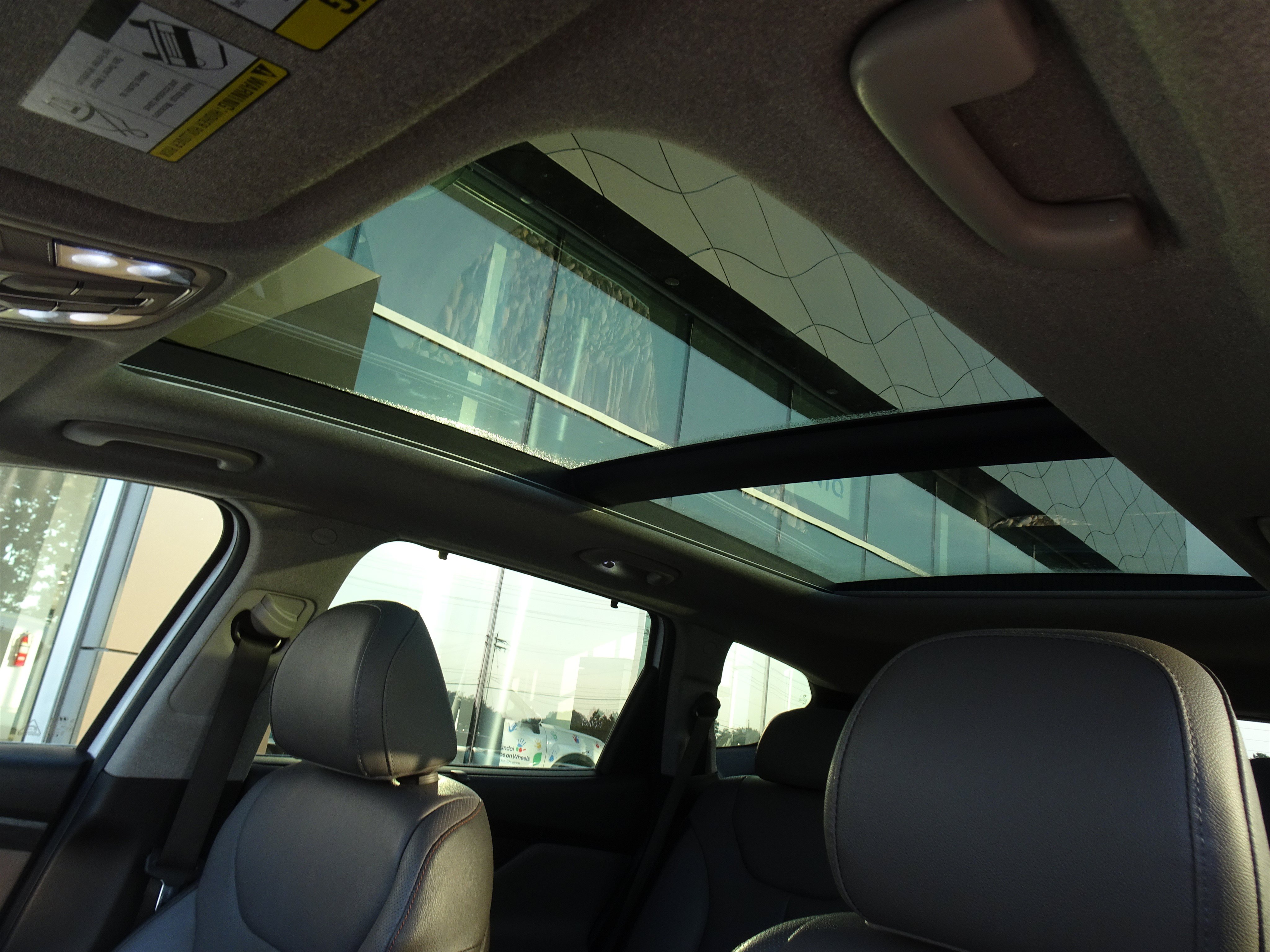 Used 2019 Hyundai Santa Fe Limited FWD image 11