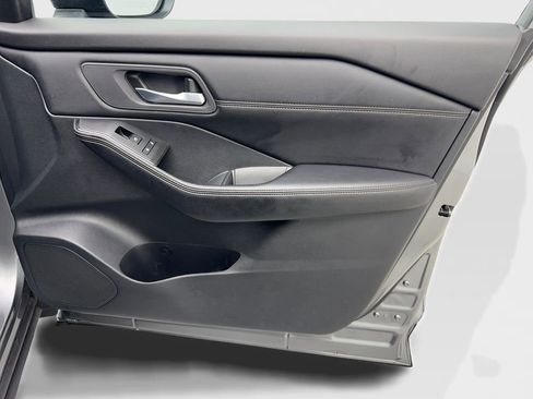 Used 2024 Nissan Rogue SV w/ SV Premium Package image 47