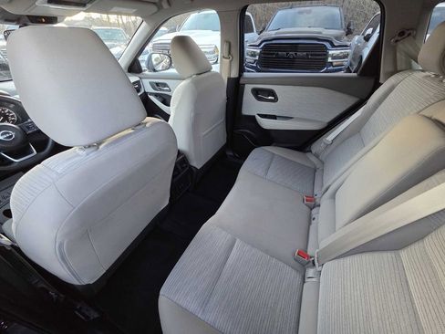 Used 2023 Nissan Rogue SV image 17