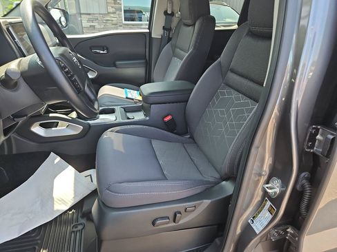 Used 2025 Nissan Frontier SV AWD/4WD image 13