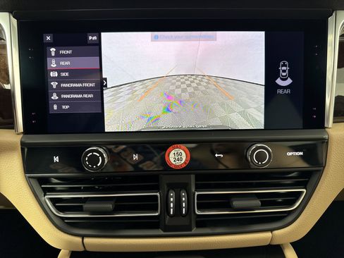 Certified 2025 Porsche Macan image 20