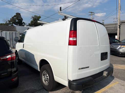 Used 2021 Chevrolet Express 2500 w/ Driver Convenience Package RWD image 9