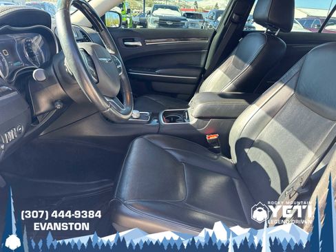 Used 2017 Chrysler 300 C AWD/4WD image 21