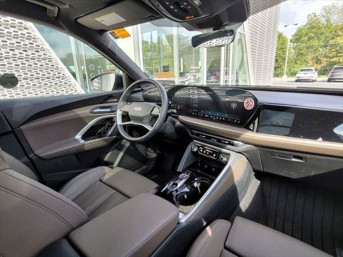 Used 2025 Audi Q5 Premium Plus w/ Premium Plus AWD/4WD image 22