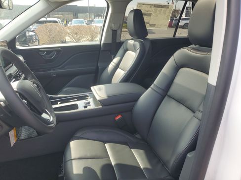 New 2026 Lincoln Aviator AWD image 10