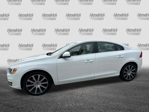 Used 2018 Volvo S60 T5 Inscription image 9