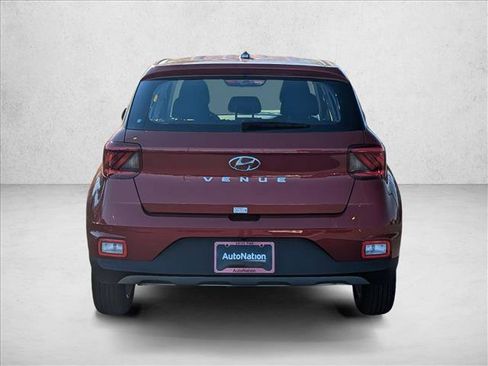 New 2025 Hyundai Venue SE image 7