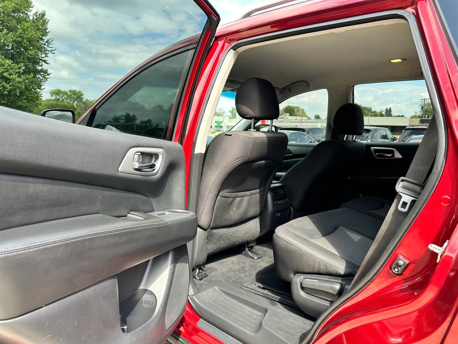 Used 2020 Nissan Pathfinder SV AWD/4WD image 16