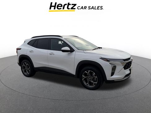 Used 2025 Chevrolet Trax LT w/ LT Convenience Package image 1