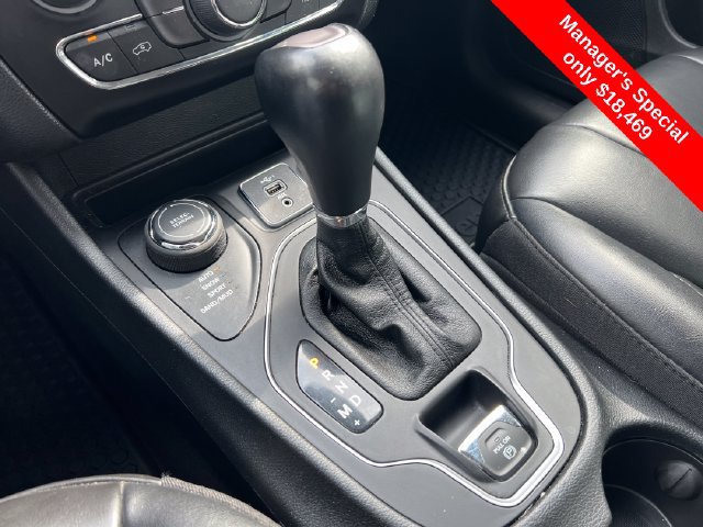 Used 2022 Jeep Cherokee Latitude AWD/4WD image 22