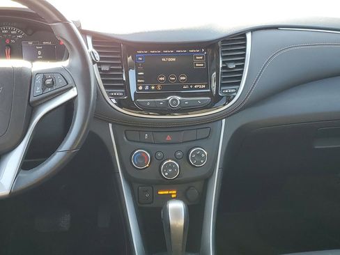 Used 2022 Chevrolet Trax LT w/ LT Convenience Package image 25