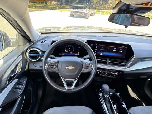 Used 2025 Chevrolet Trax LT w/ Driver Confidence Package image 13