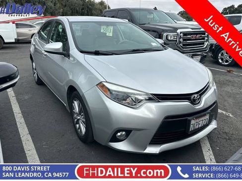Used 2015 Toyota Corolla LE FWD image 1