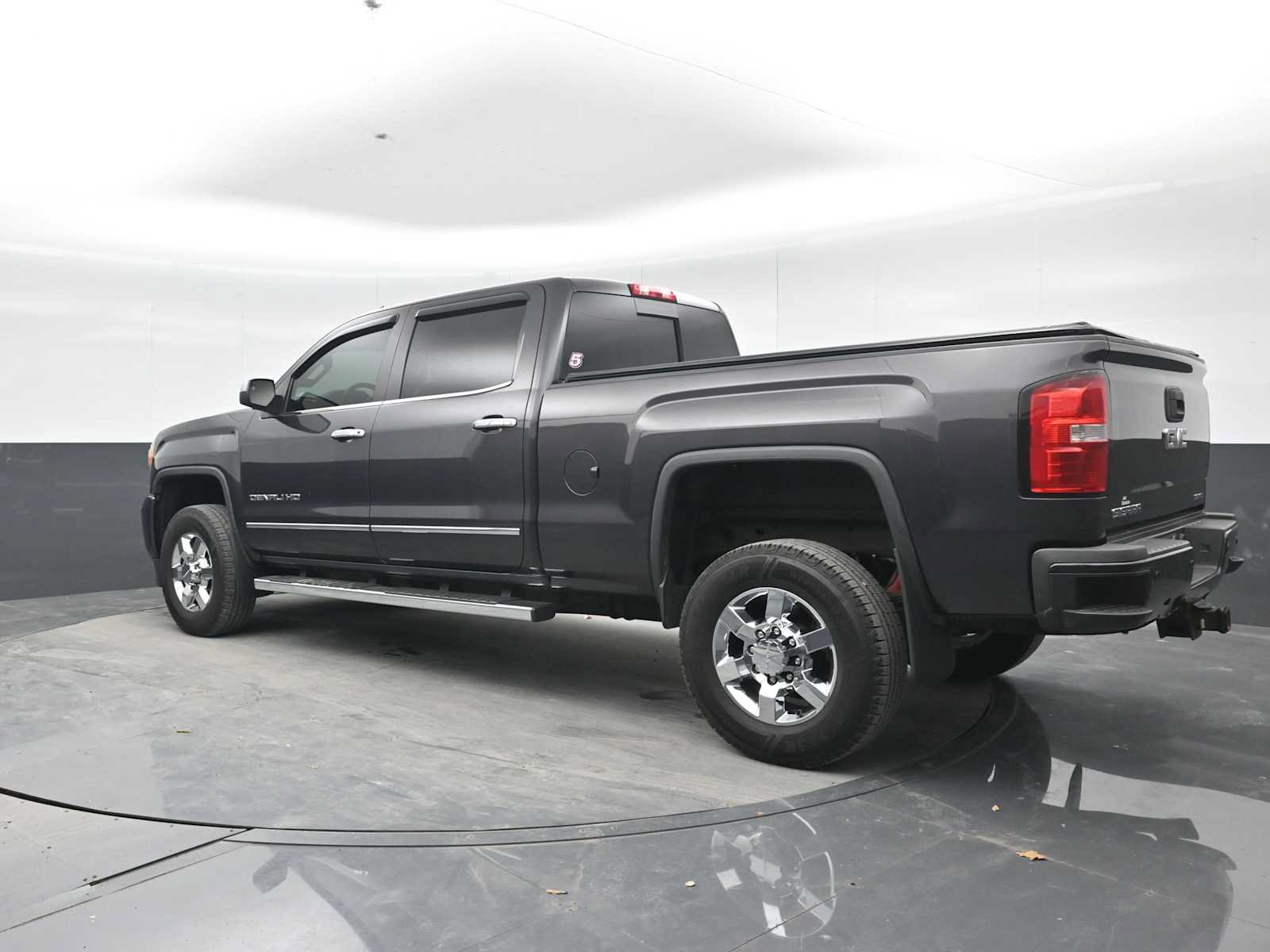 Used 2015 GMC Sierra 2500 Denali w/ Driver Alert Package AWD/4WD image 2